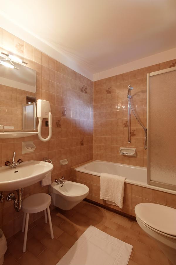 Panorama Garni Ingrid Hotel Dobbiaco Kültér fotó